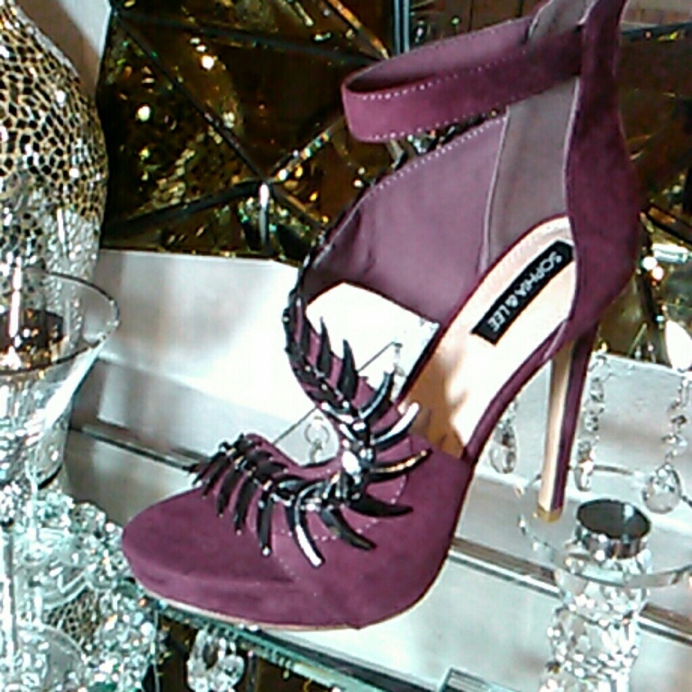 Heels - Picture 7 of 7